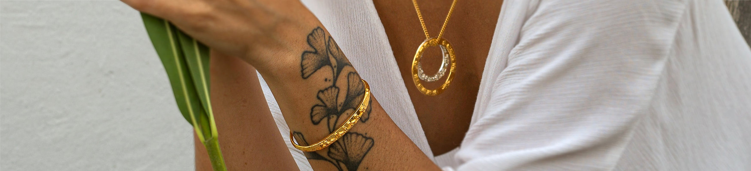 Die gesamte spirituelle Mantra Schmuck Kollektion auf einen Blick