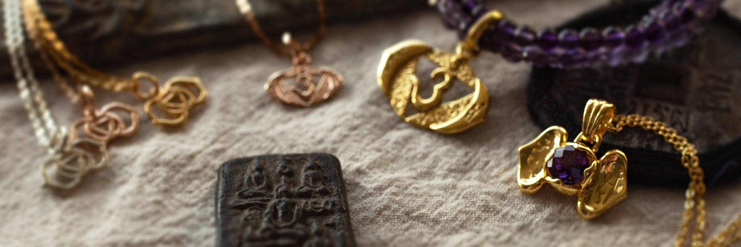 Stirn Chakra Schmuck | Anhänger, Ketten, Armbänder und Ohrringe umfasst unsere Kollektion mit dem Stirn Chakra - Thema Wahrnehmung -