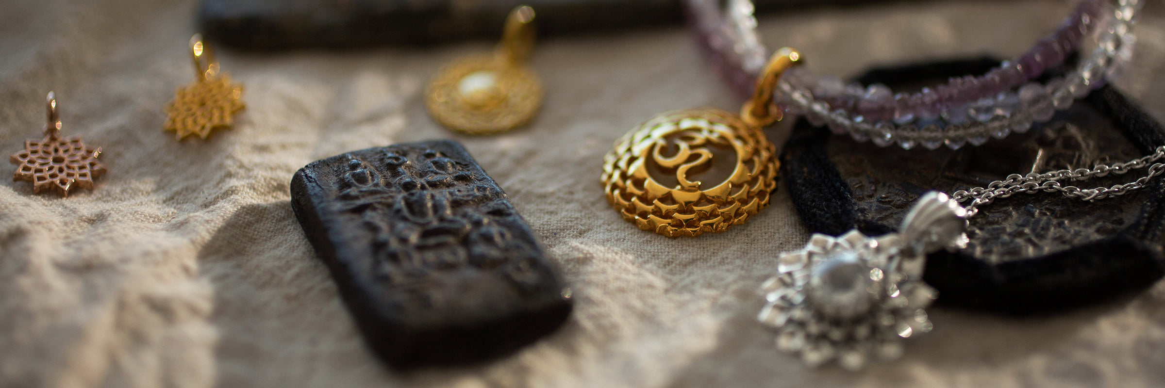 Kronen Chakra Schmuck | Anhänger, Ketten, Armbänder, Ringe und Ohrringe umfasst unsere Kollektion für das Kronen Chakra - Thema Erleuchtung -