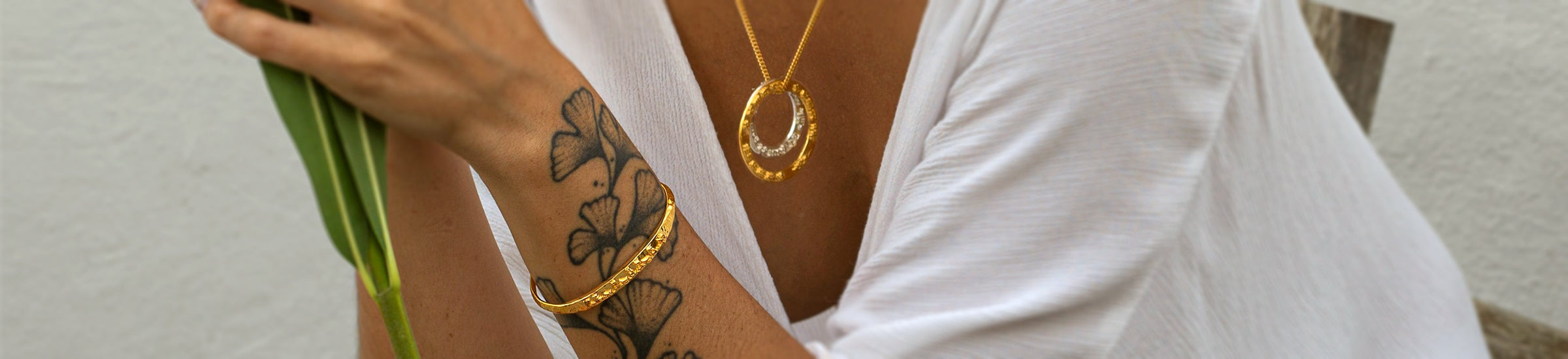 Tara Mantra Schmuck - Befreiende Anhänger, Ketten und Armbänder mit dem erhebenden Mantra für Tara - Tara mantra jewellery - The Yoga jewellery Collection