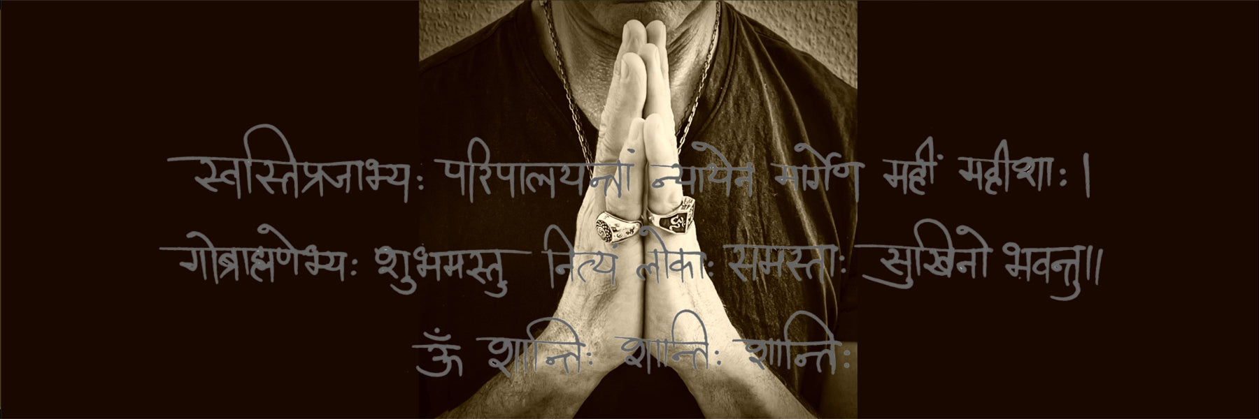Symbol Ringe in Sanskritschrift für Männer und Frauen - Hochwertiger Symbol Schmuck Kollektion aus Sterling Silber, vergoldet - Mantra rings for men and women with Sanskrit characters, yoga jewellery made from gold-plated sterling silver