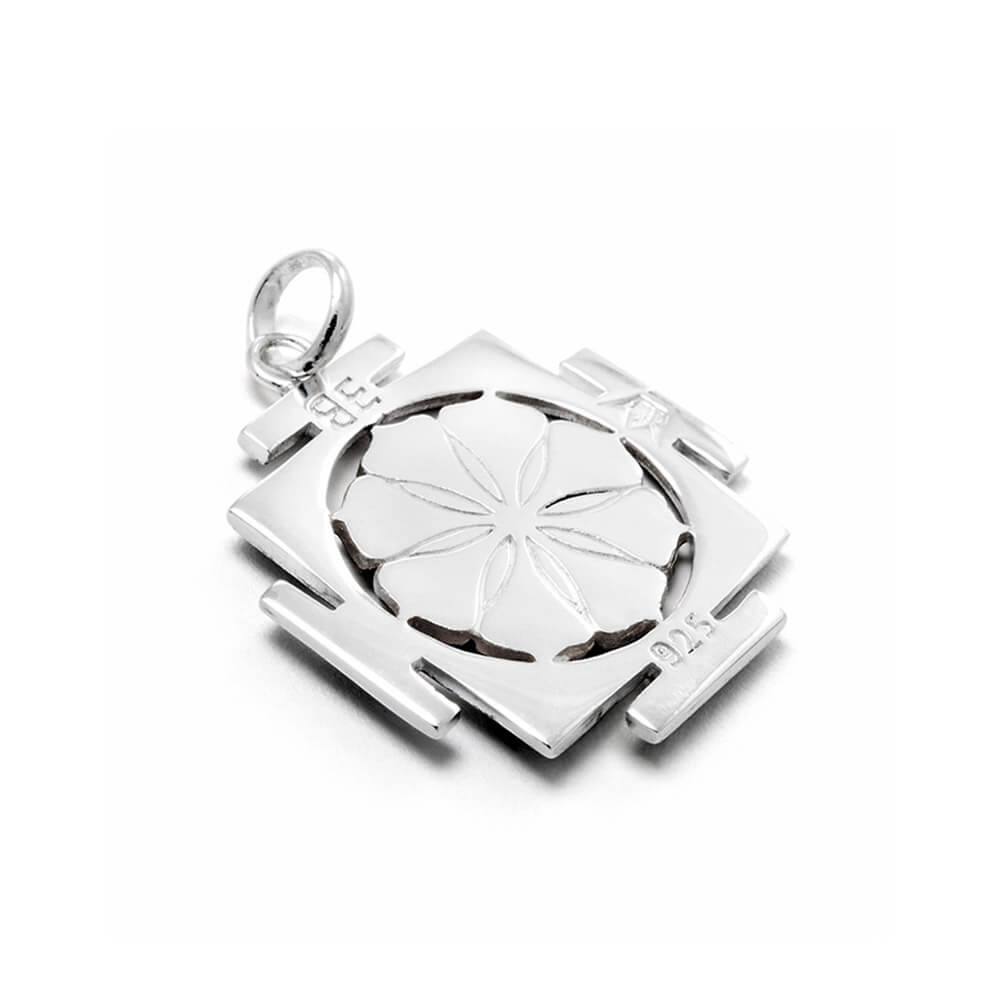 Hochwertig gearbeitete Rückansicht des Kali Yantra Anhänger Silber mit Kette von ETERNAL BLISS - Spiritueller Schmuck