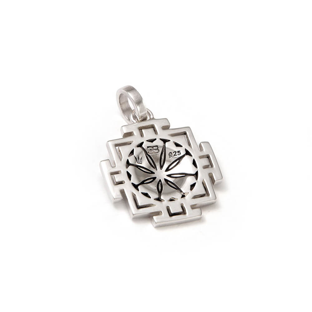 Kleiner quadratiscer Sri Yantra Anhänger in Sterling Silber mit hochwertige gestalteter Rückseite