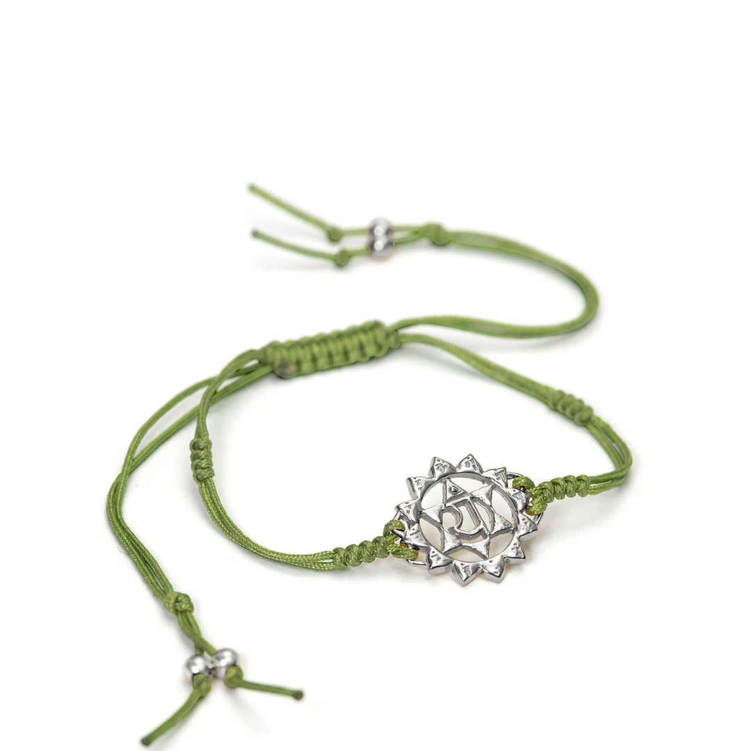 Anahata Chakra Armband olivgrün mit Sterling Silber Applikationen von ETERNAL BLISS - Spiritueller Schmuck