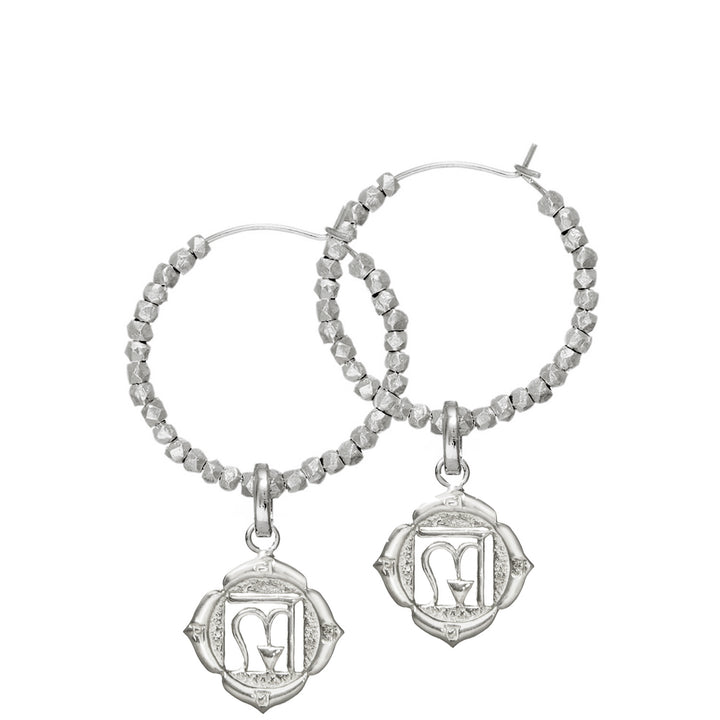Wurzel oder Muladhara Chakra Kreolen mit balinesischen Perlen verziert aus Sterling Silber von ETERNAL BLISS - Spiritueller Schmuck