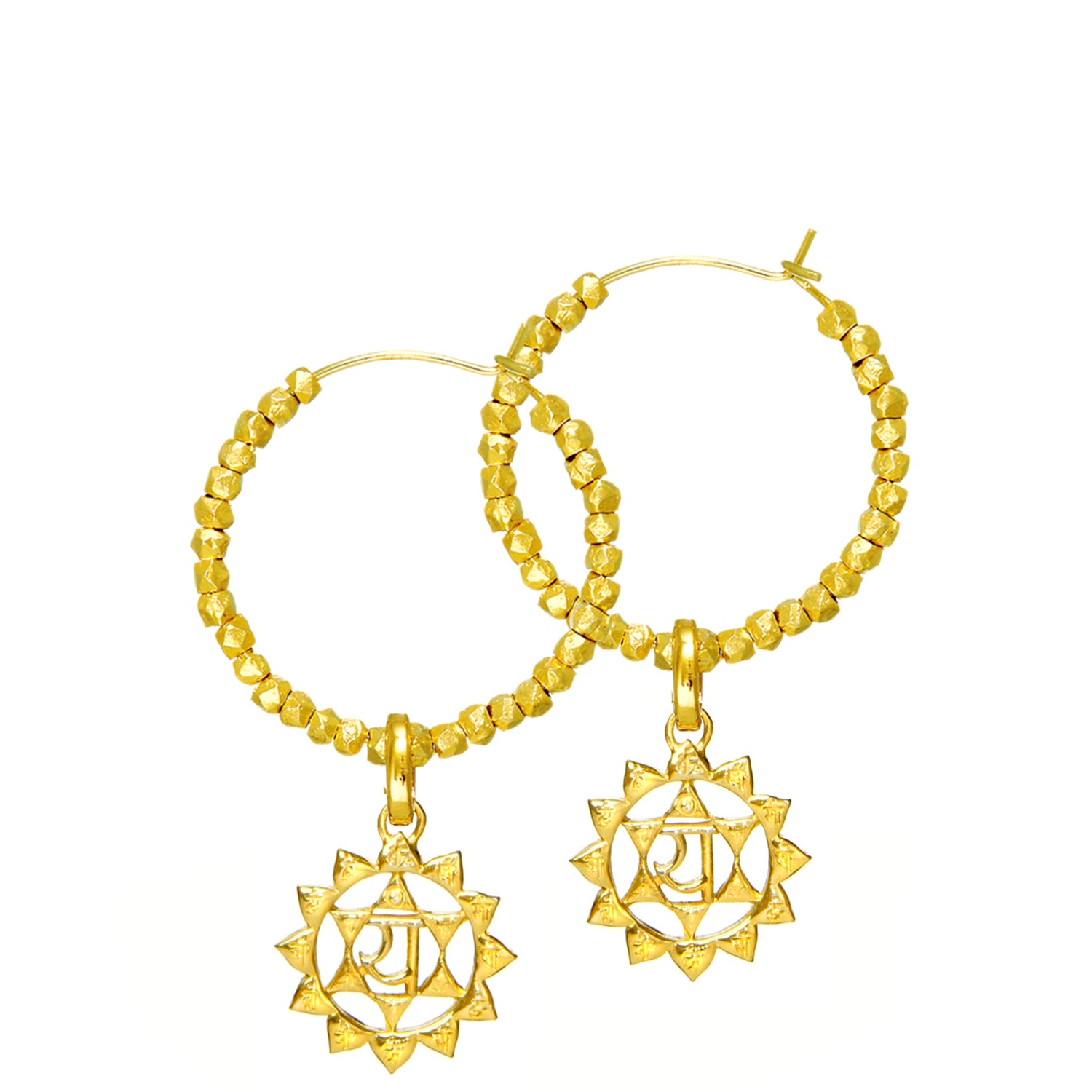 Herz oder Anahata Chakra Kreolen aus vergoldetem Sterling Silber mit balinesischen Perlen verziert von ETERNAL BLISS - Spiritueller Schmuck