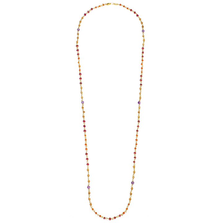 Gesamtansicht der Edelstein-Halskette "Prana" aus hochwertig vergoldetem Sterling Silber mit Rubinen, Karneolen, Amethyst und Sandelholz von Eternal Bliss