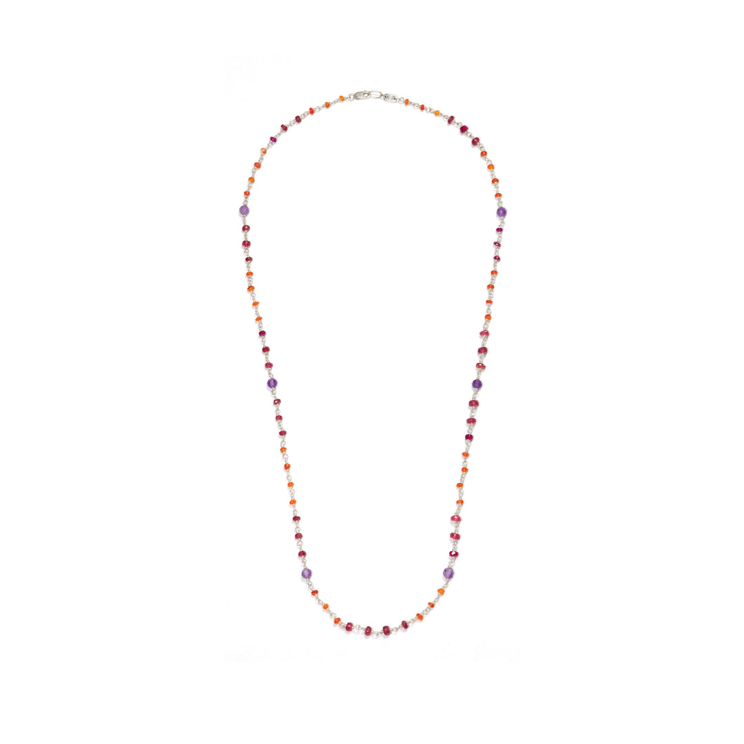 Gesamtansicht der Edelstein-Halskette "Prana" aus hochwertigem Sterling Silber in 60cm Läange mit Rubinen, Karneolen, Amethyst von Eternal Bliss