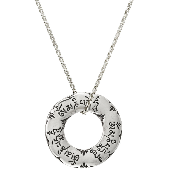 Om-Mani-Padme-Hum-Anhänger aus Sterling Silver mit geschwärzten tibetischen Schriftzeichen von ETERNAL BLISS