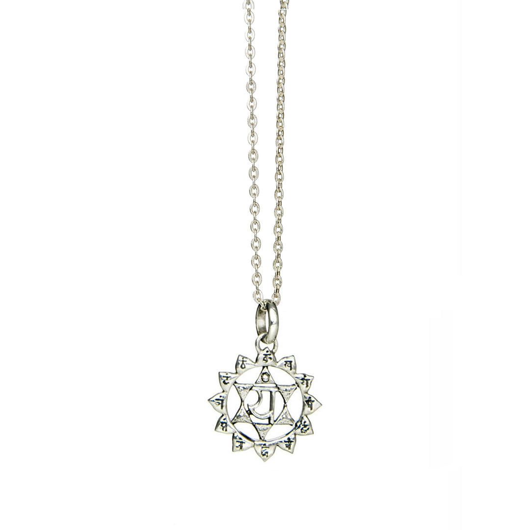 Kleiner Herz Chakra Anhänger mit Mantra aus Sterling Silber von ETERNAL BLISS - Spriritueller Schmuck