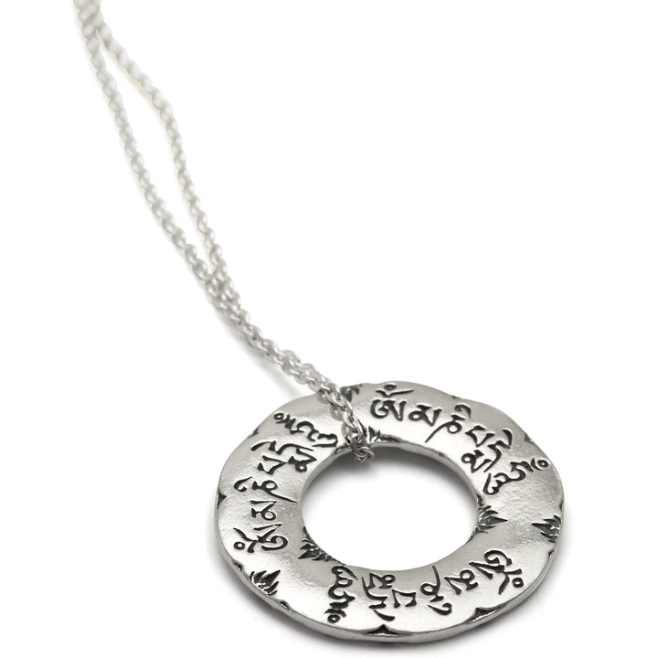Om Mani Padme Hum Mantra Anhänger groß Silber mit Kette von ETERNAL BLISS - Spiritueller Schmuck