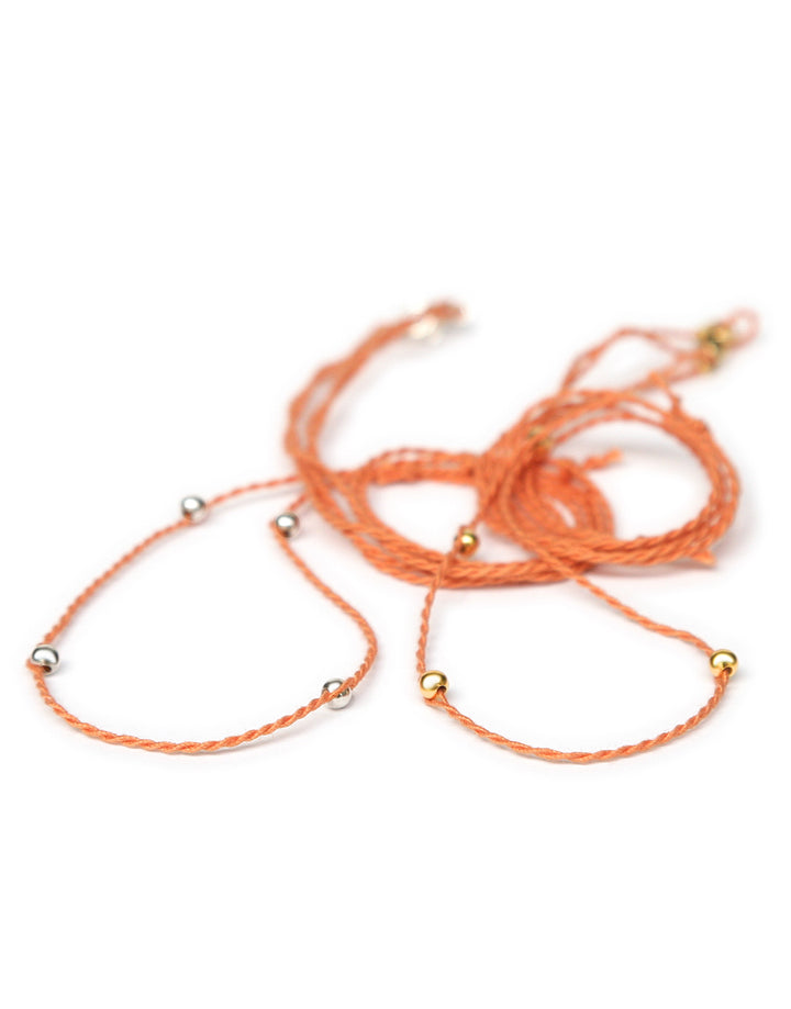 Halsband bernstein aus Baumwolle mit kontrastierenden Perlen von ETERNAL BLISS