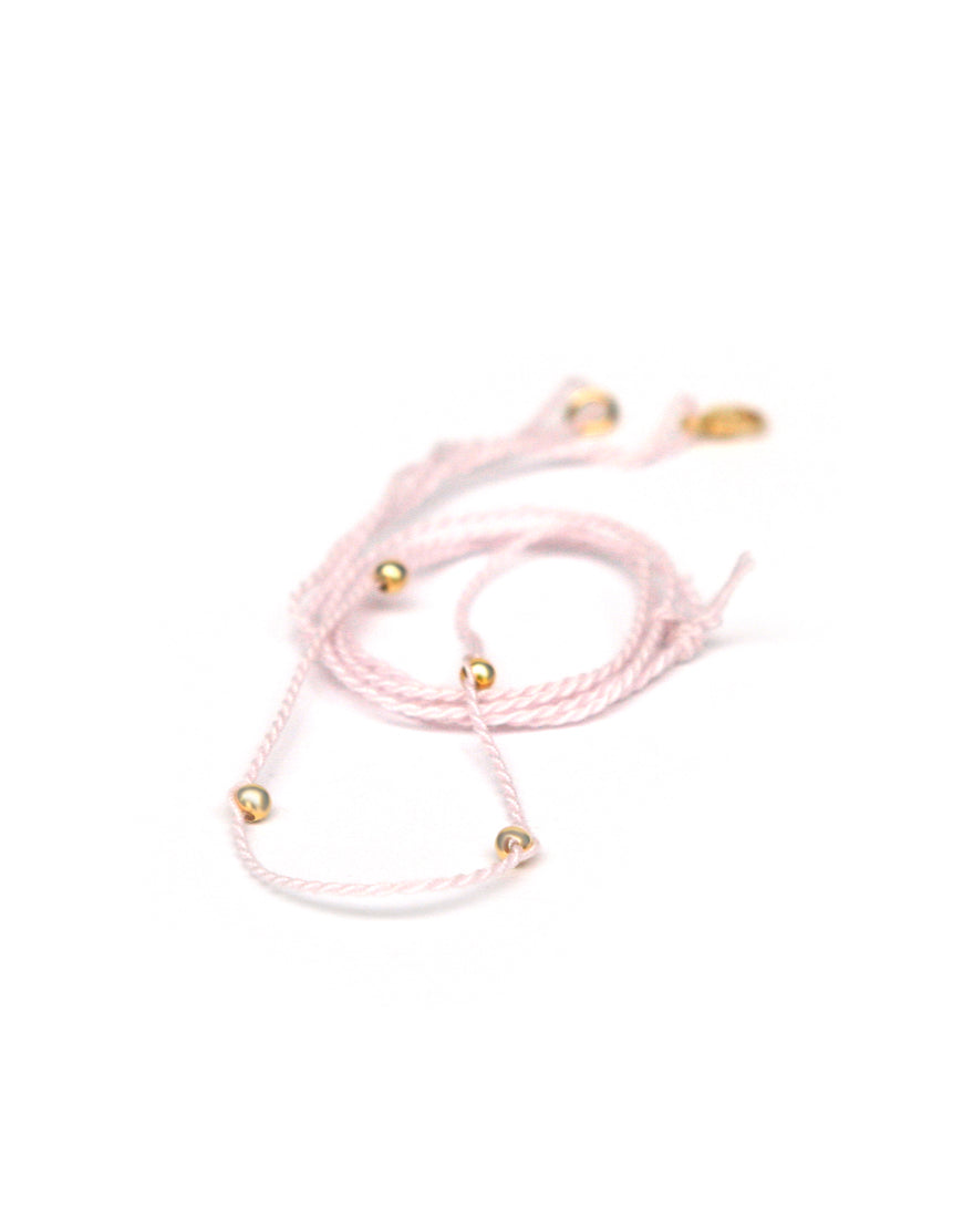 Halsband roséfarben aus Baumwolle mit goldenen Perlen von ETERNAL BLISS
