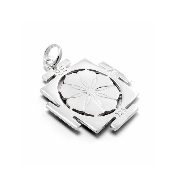 Hochwertig gearbeitete Rückansicht des Kali Yantra Anhänger Silber mit Kette von ETERNAL BLISS - Spiritueller Schmuck