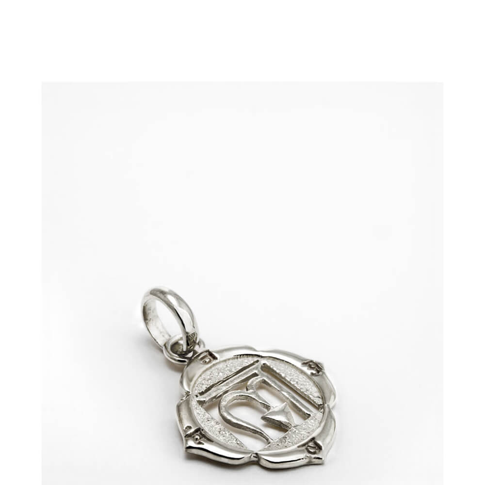 Muladhara Chakra Schmuck mit Mantra Silber, Detailansicht