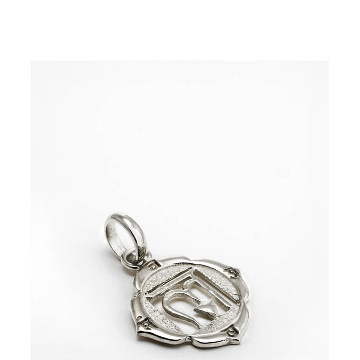 Muladhara Chakra Schmuck mit Mantra Silber, Detailansicht